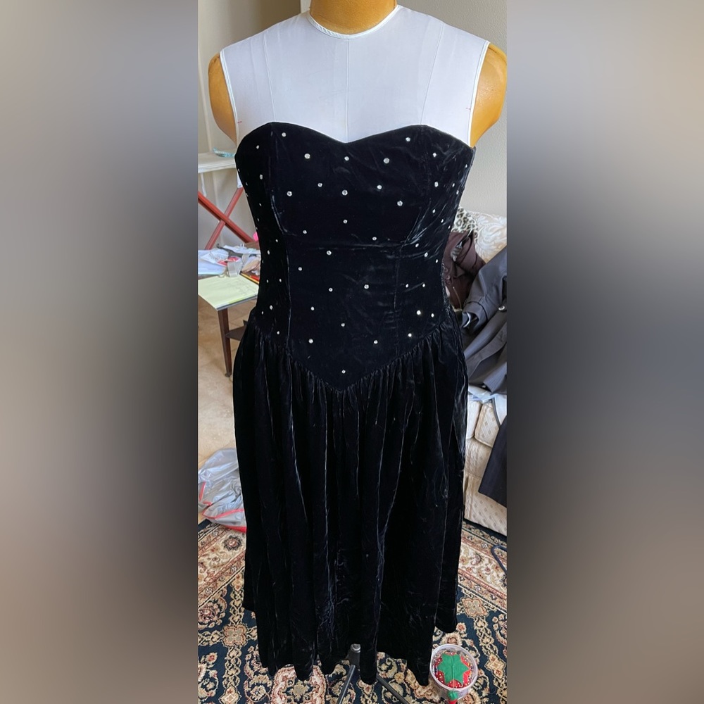 1980’s strapless velvet dress with pockets